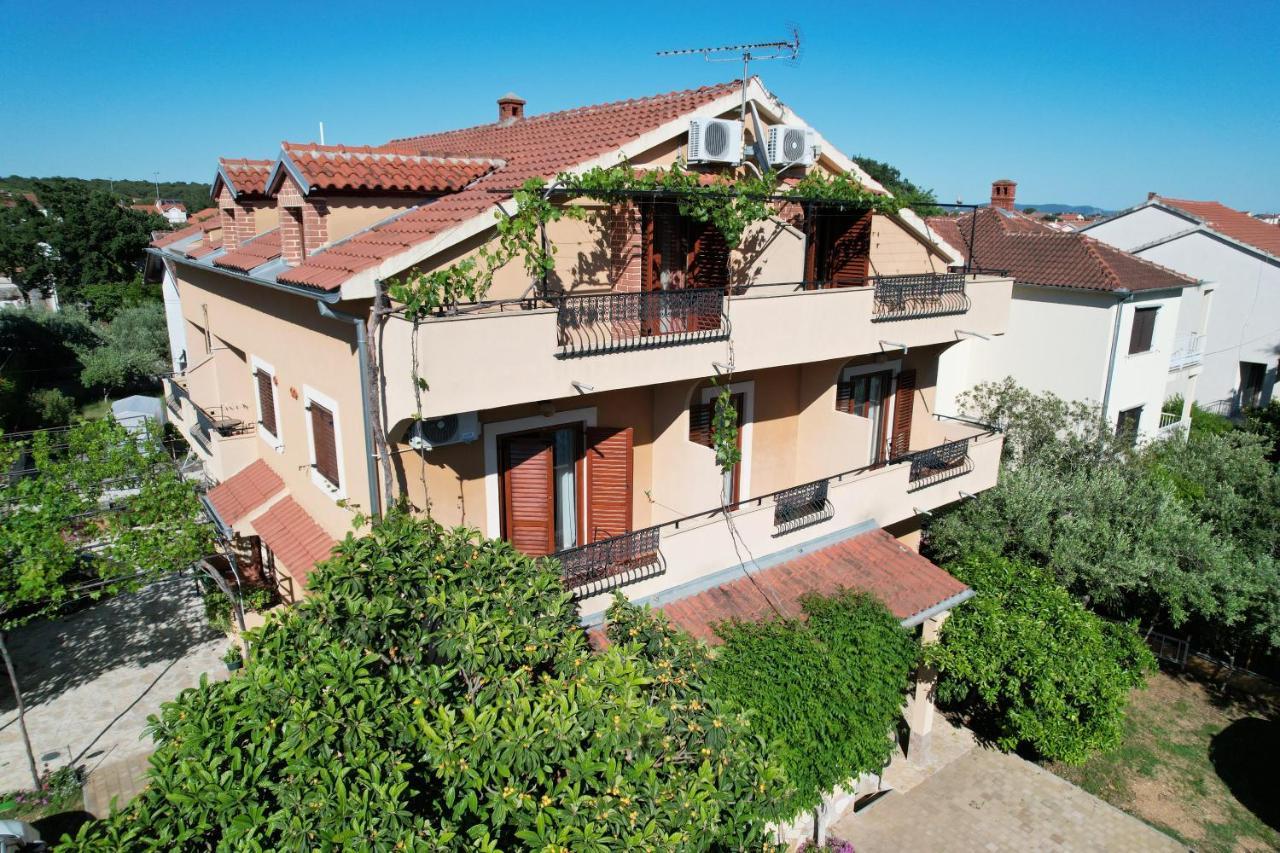 Apartments And Rooms Sinka Biograd Na Moru Exterior foto