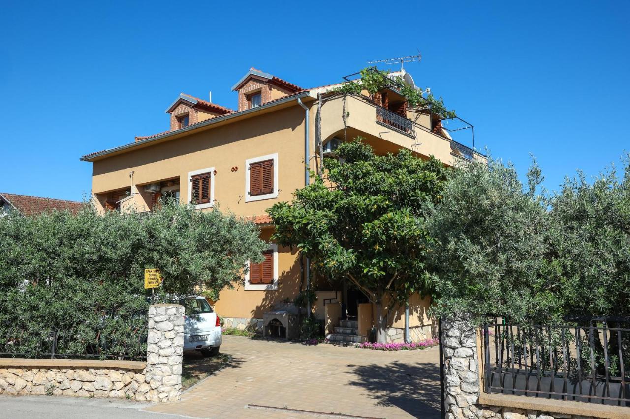 Apartments And Rooms Sinka Biograd Na Moru Exterior foto