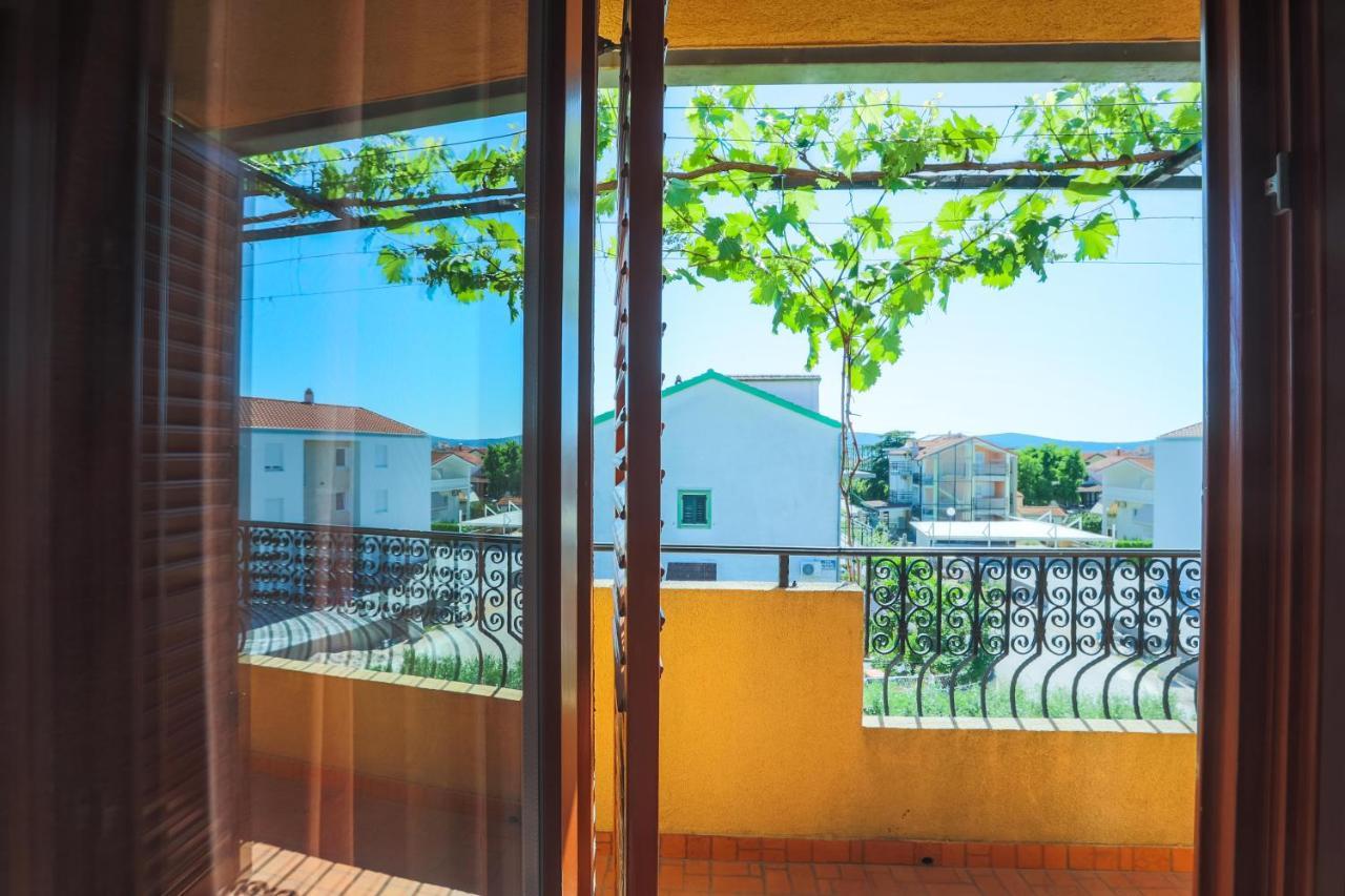 Apartments And Rooms Sinka Biograd Na Moru Exterior foto